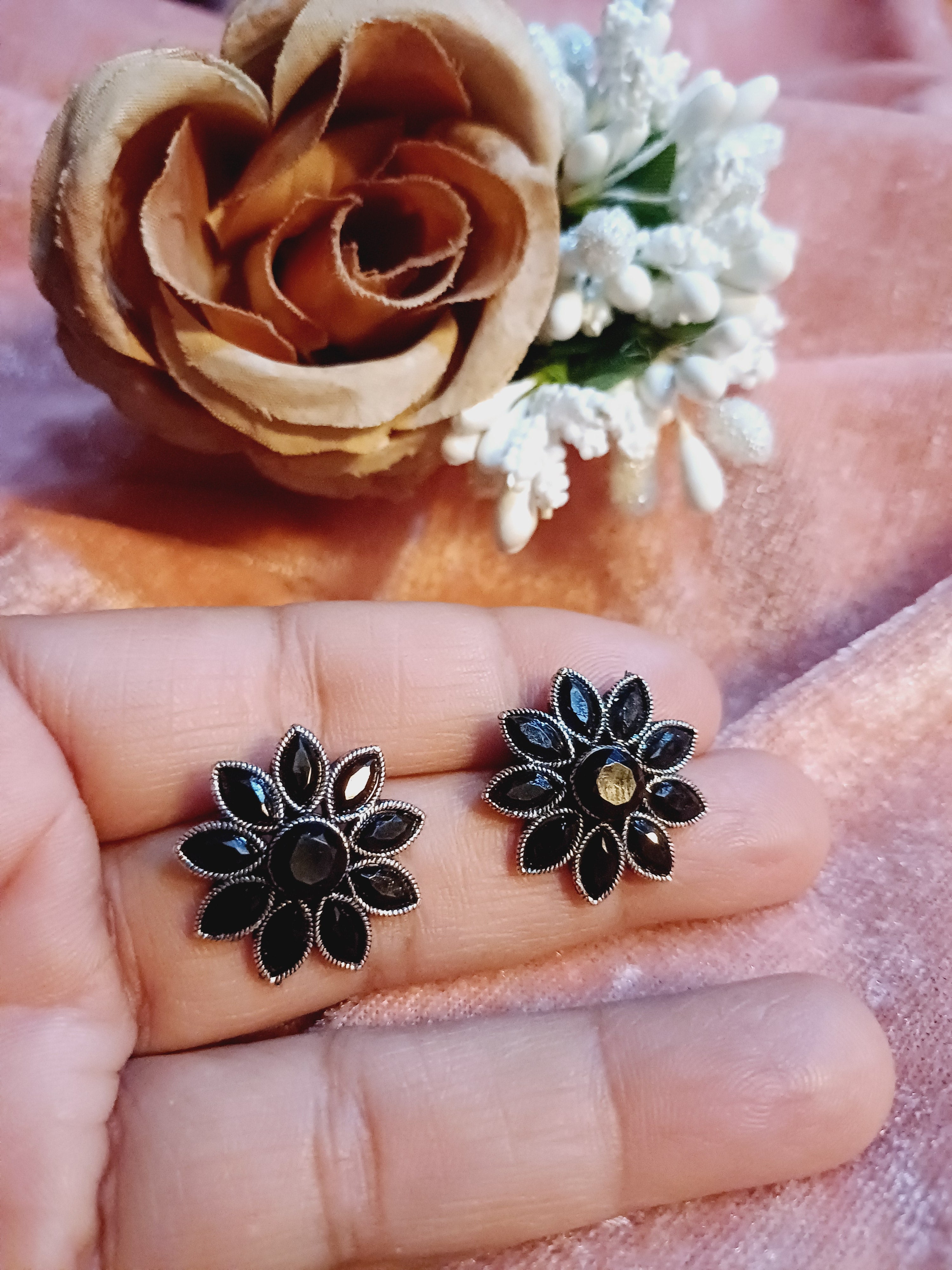 Flower stud